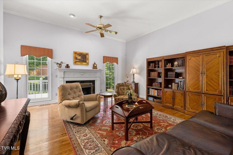 Photo #18: 202 Woodbriar Drive