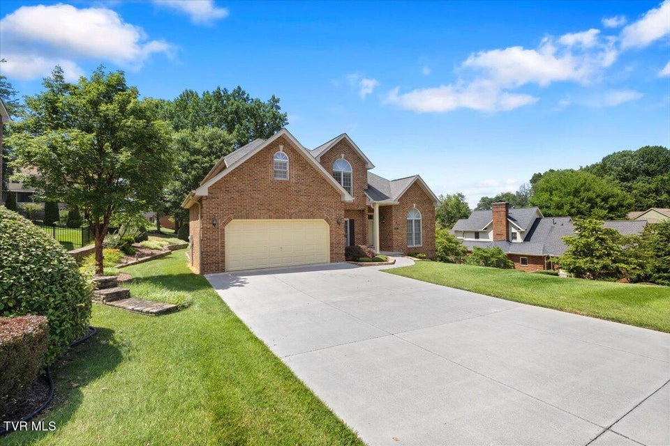 Photo #3: 202 Woodbriar Drive