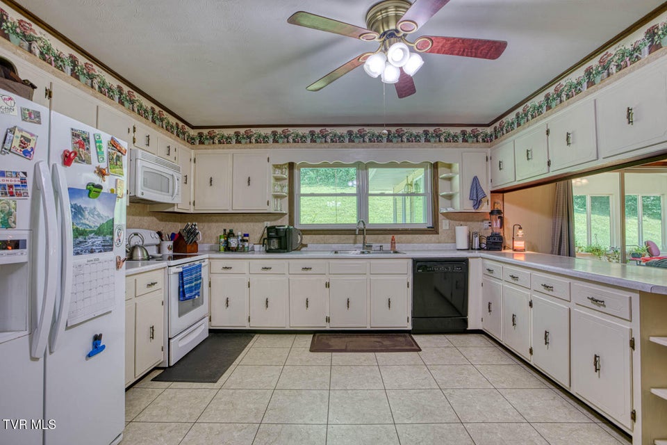Photo #5: 318 Arrowhead Drive