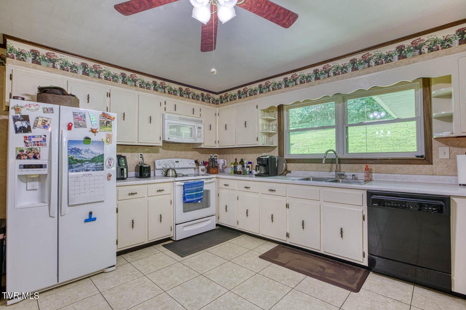 Photo #6: 318 Arrowhead Drive