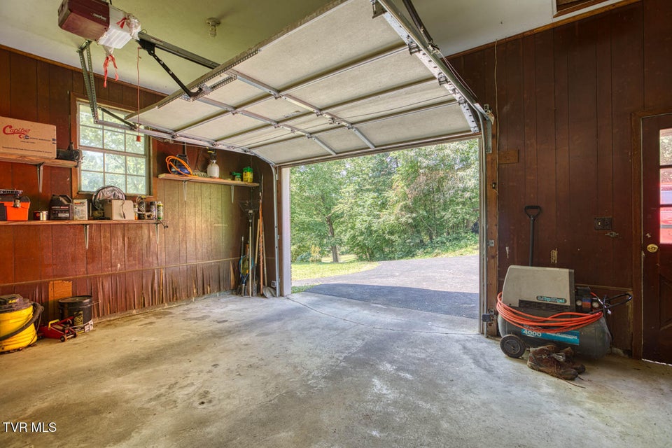 Photo #17: 318 Arrowhead Drive