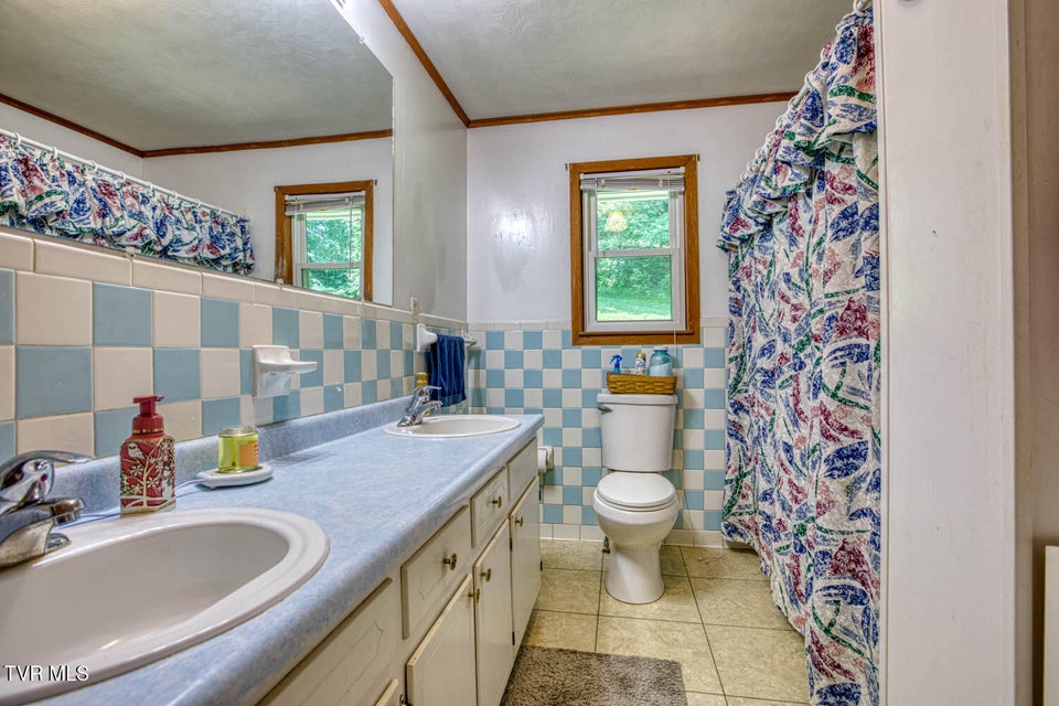 Photo #33: 318 Arrowhead Drive