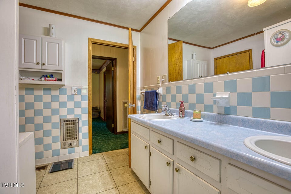 Photo #34: 318 Arrowhead Drive