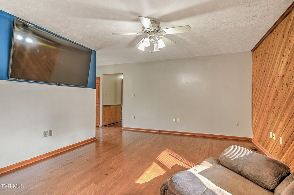 Photo #4: 409 Greenland Lane