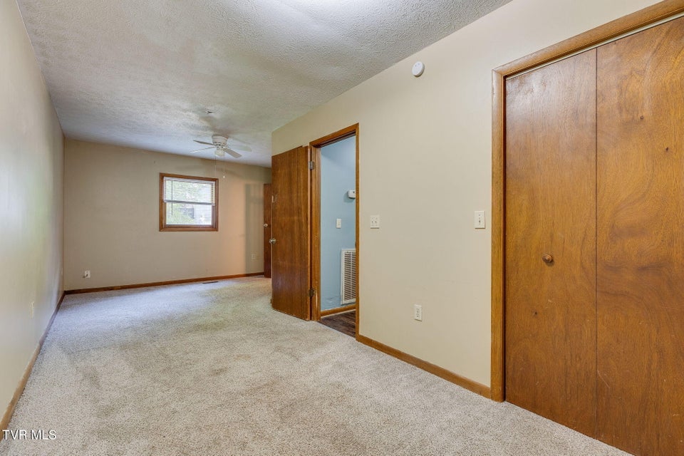 Photo #11: 2024 Queensbury Court
