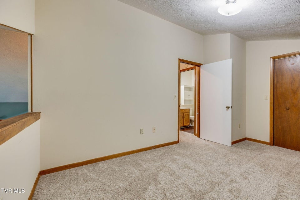 Photo #18: 2024 Queensbury Court