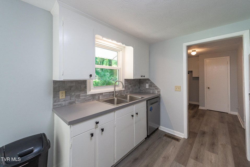 Photo #15: 2325 Amy Avenue