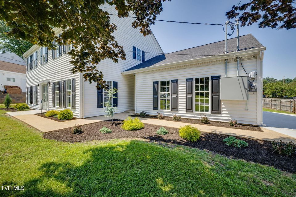 Photo #5: 441 Oakmont Drive