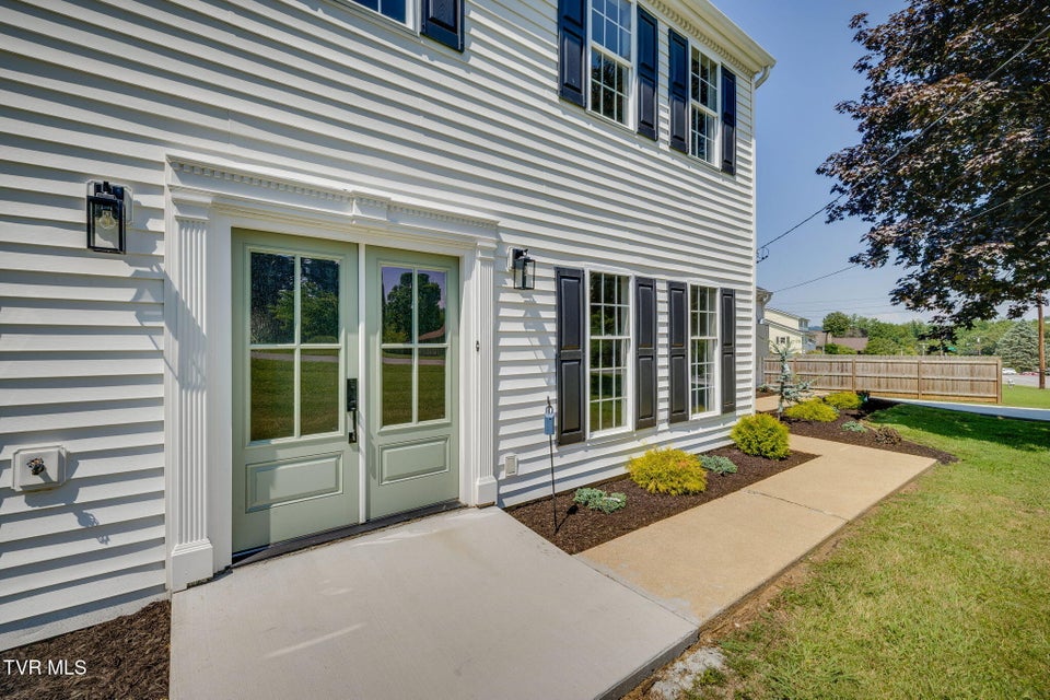 Photo #6: 441 Oakmont Drive