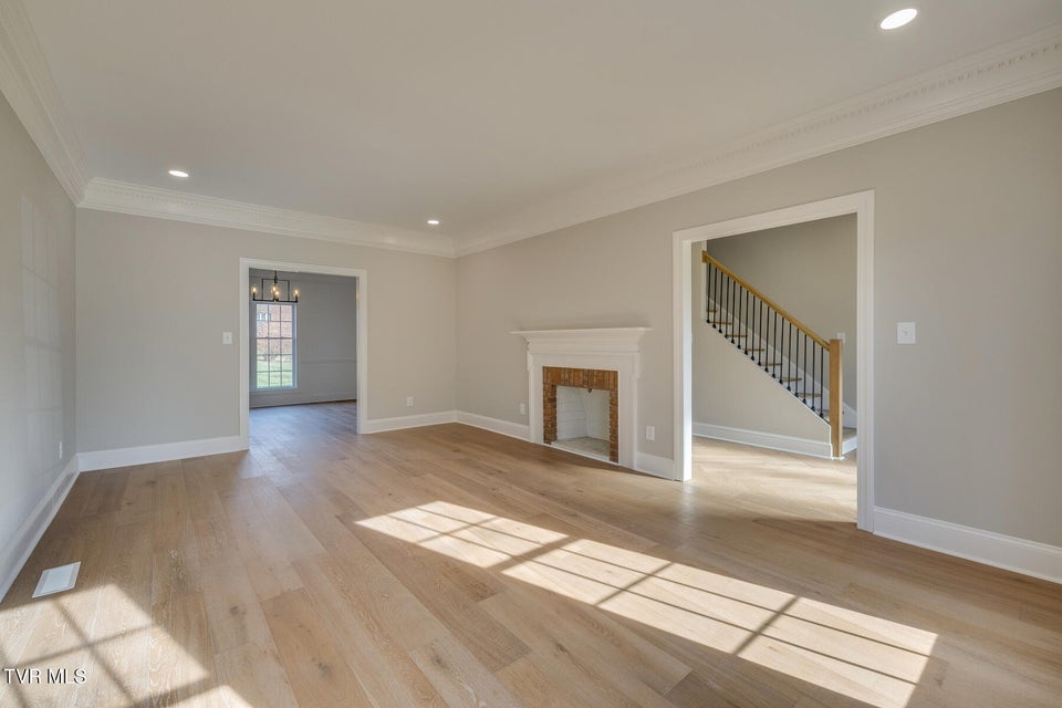 Photo #10: 441 Oakmont Drive