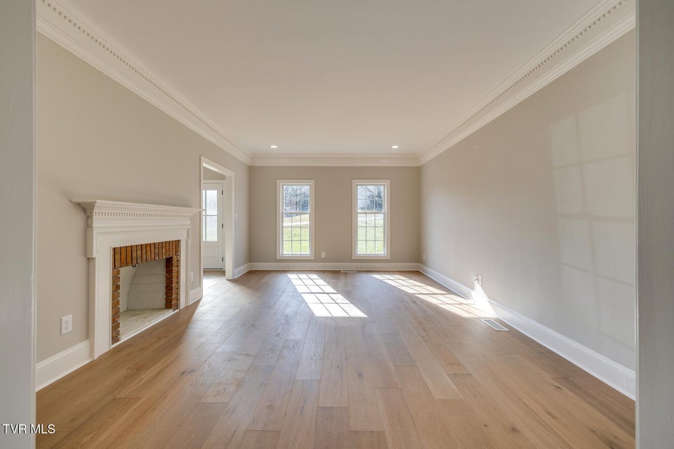Photo #11: 441 Oakmont Drive