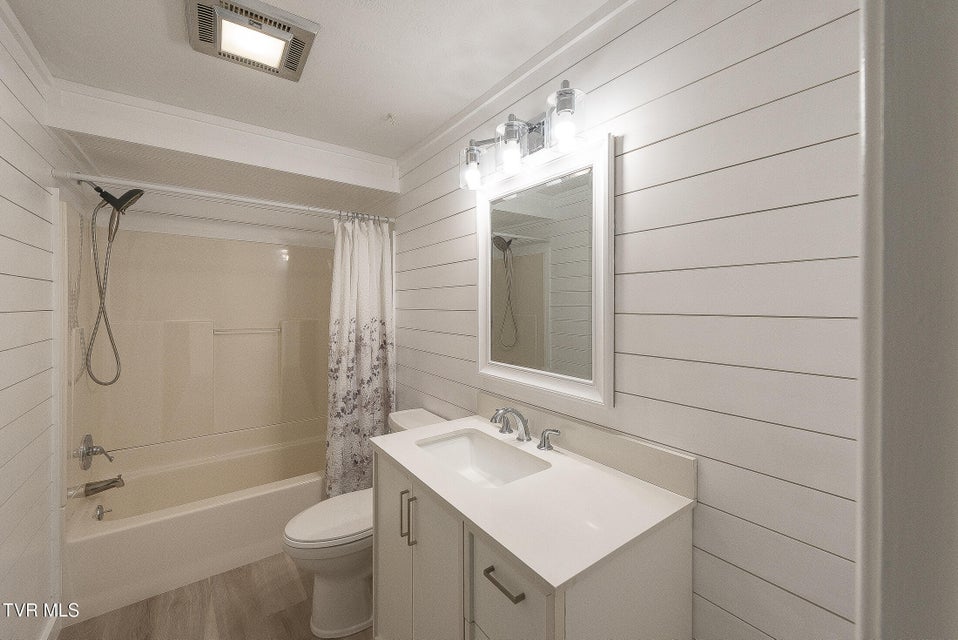 Photo #28: 2325 Amy Avenue