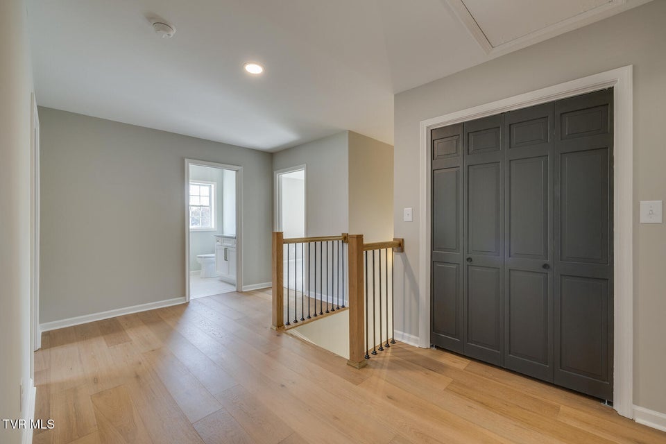 Photo #31: 441 Oakmont Drive