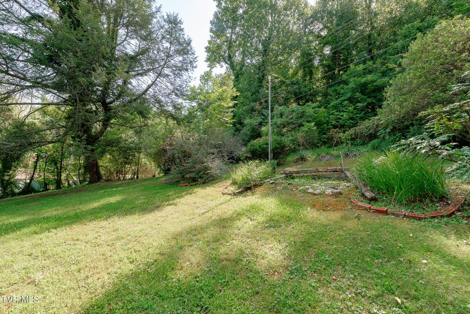 Photo #32: 2325 Amy Avenue