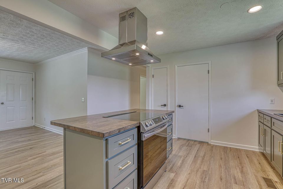 Photo #12: 144 Christiana Drive