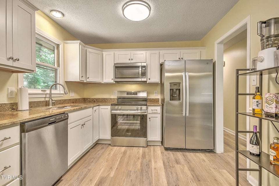 Photo #10: 22126 Pinebrook Drive Drive
