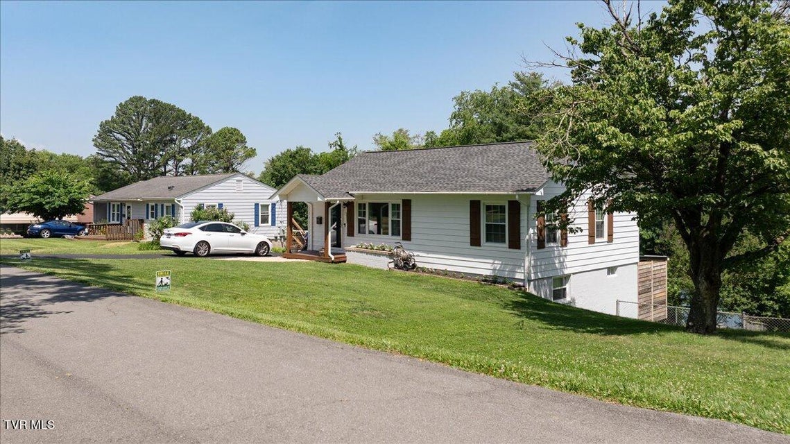 Photo #6: 911 Lake Drive