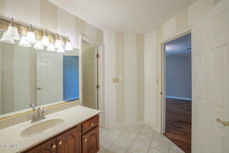 Photo #42: 431 Winterham Drive