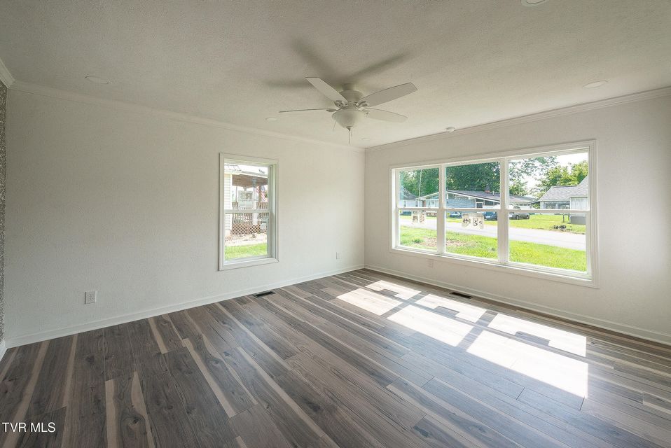 Photo #9: 129 Ridgeway Avenue