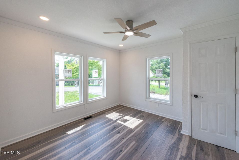 Photo #11: 129 Ridgeway Avenue