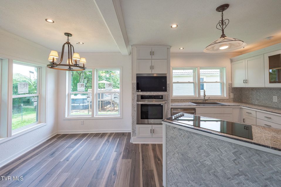 Photo #31: 129 Ridgeway Avenue