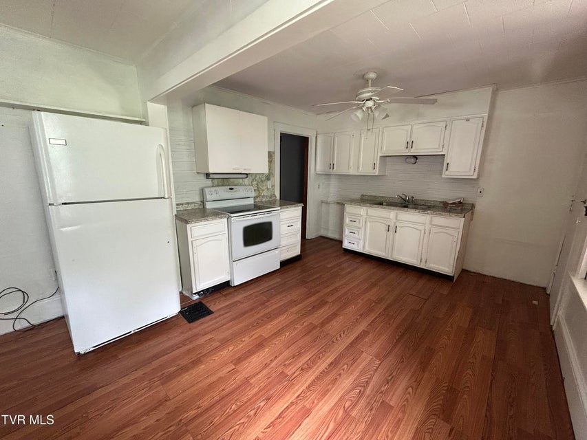 Photo #7: 310 Nottingham Avenue