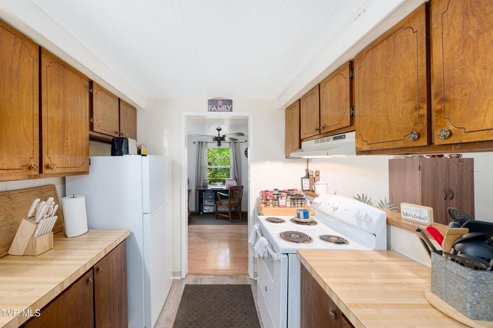 Photo #18: 142 Parker Street