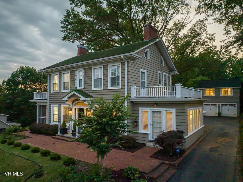 Photo #2: 531 Lawrence Avenue
