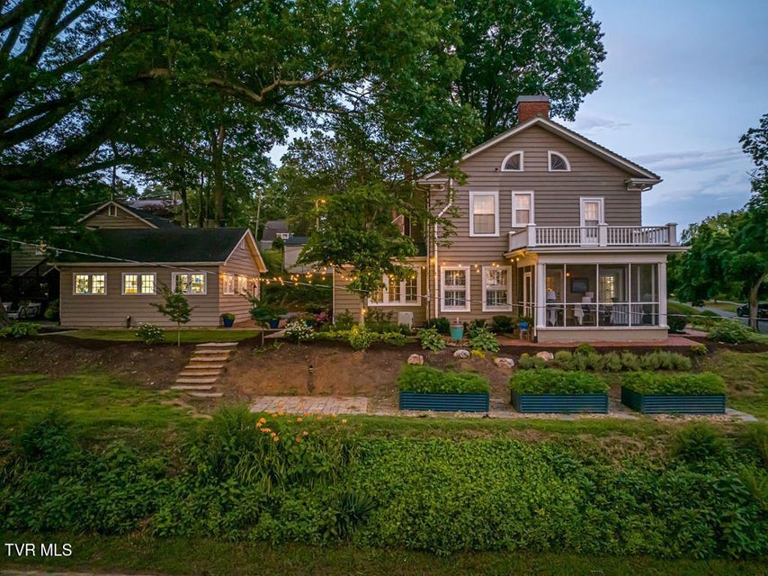 Photo #7: 531 Lawrence Avenue