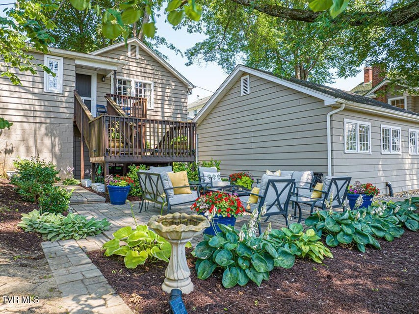 Photo #12: 531 Lawrence Avenue