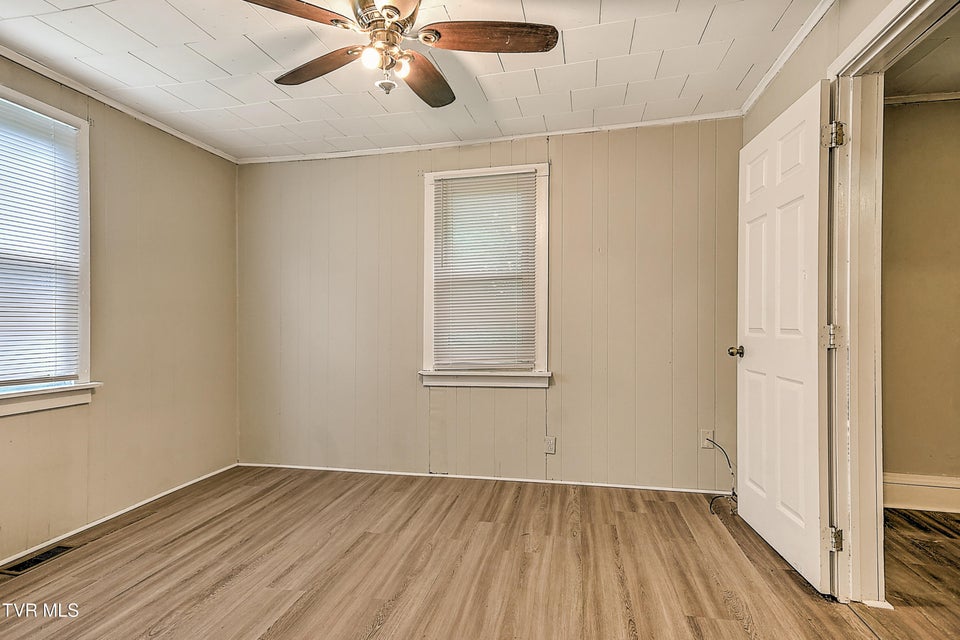 Photo #19: 364 Glen Avenue