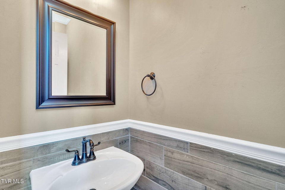 Photo #3: 504 Amelia Court