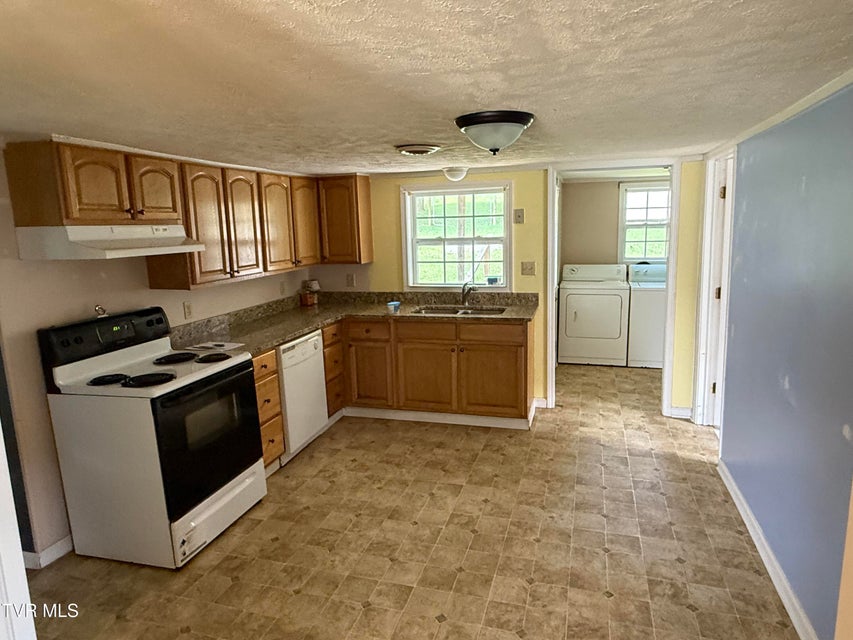 Photo #7: 3126 Blackburn Avenue