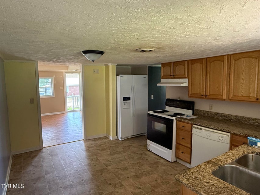 Photo #8: 3126 Blackburn Avenue