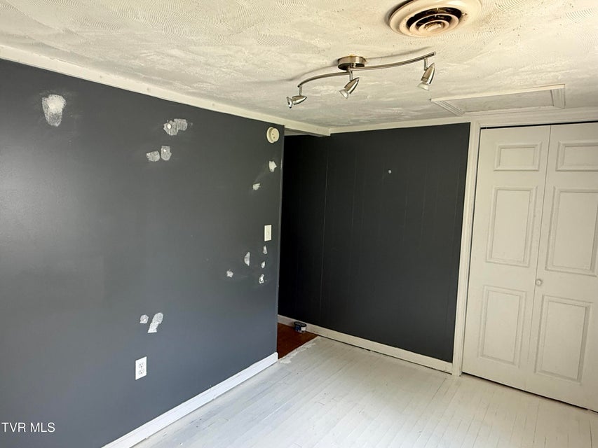 Photo #13: 3126 Blackburn Avenue
