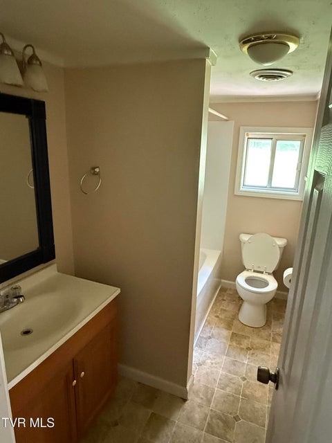 Photo #11: 3126 Blackburn Avenue