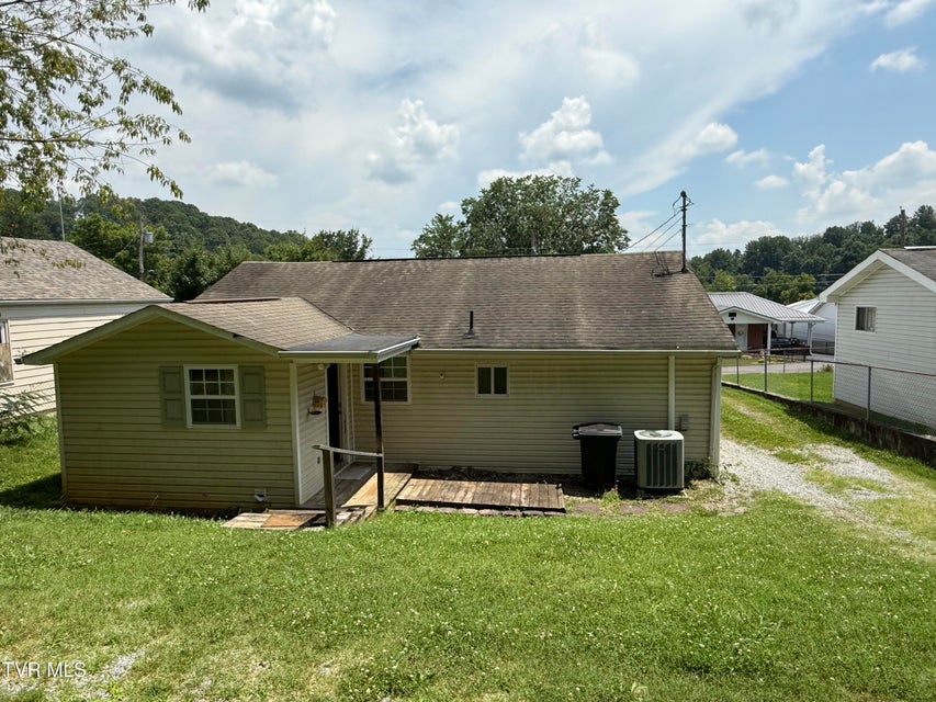 Photo #19: 3126 Blackburn Avenue