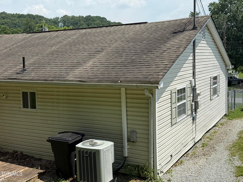 Photo #20: 3126 Blackburn Avenue