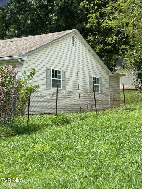 Photo #22: 3126 Blackburn Avenue
