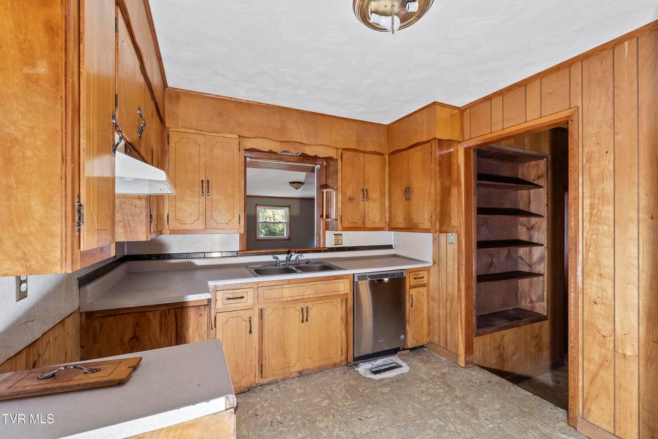 Photo #3: 203 Hogan Avenue