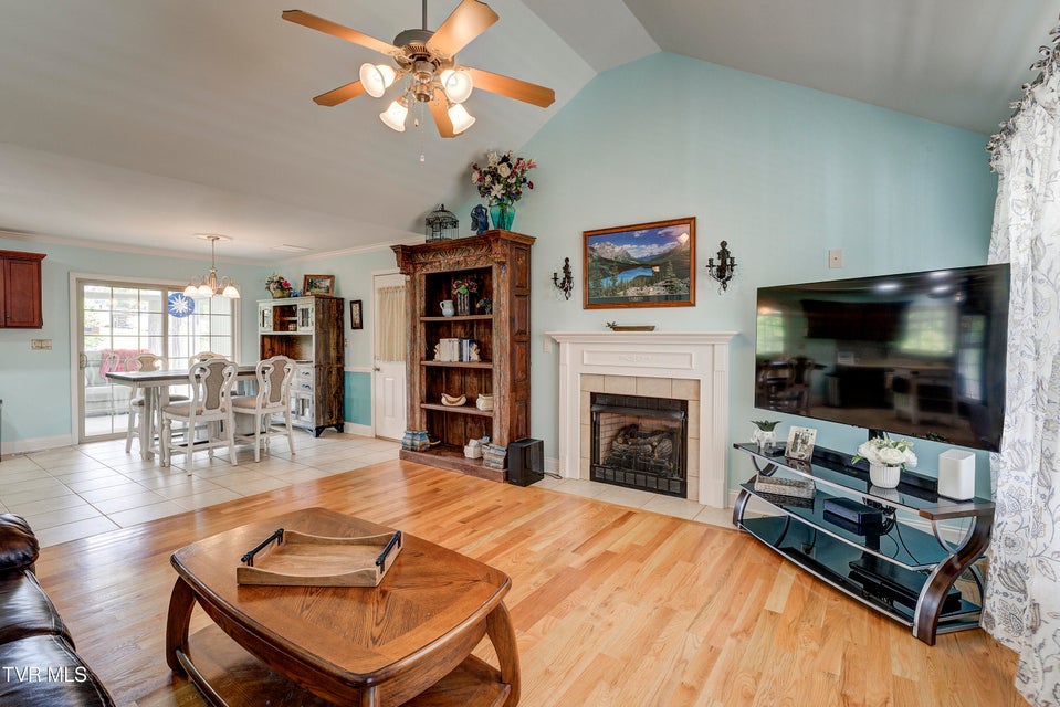 Photo #16: 2146 Buttercup Lane