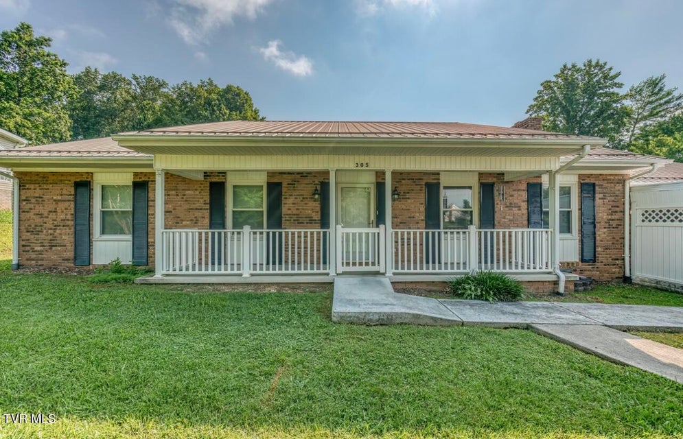Photo #4: 305 Hedge Drive