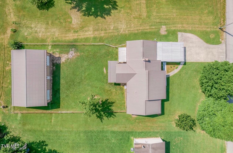 Photo #6: 305 Hedge Drive