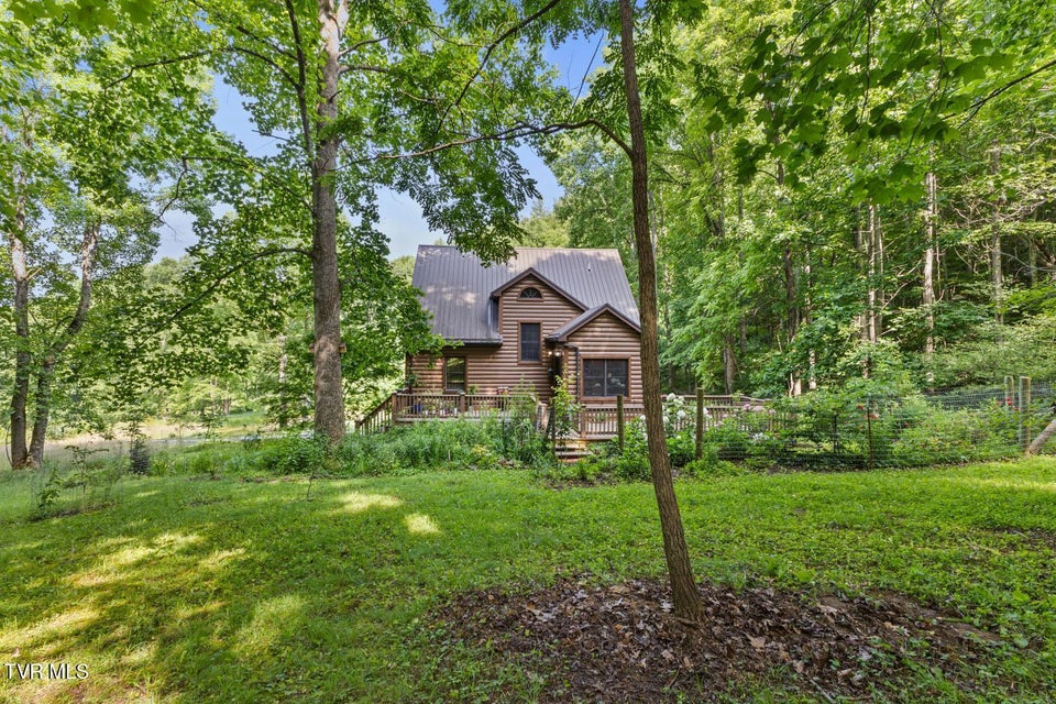 Photo #4: 103 Meadow Springs Court