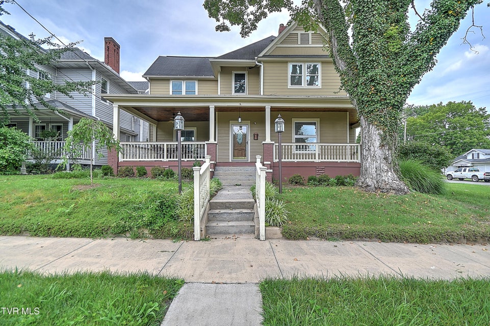 Photo #2: 725 Maryland Avenue
