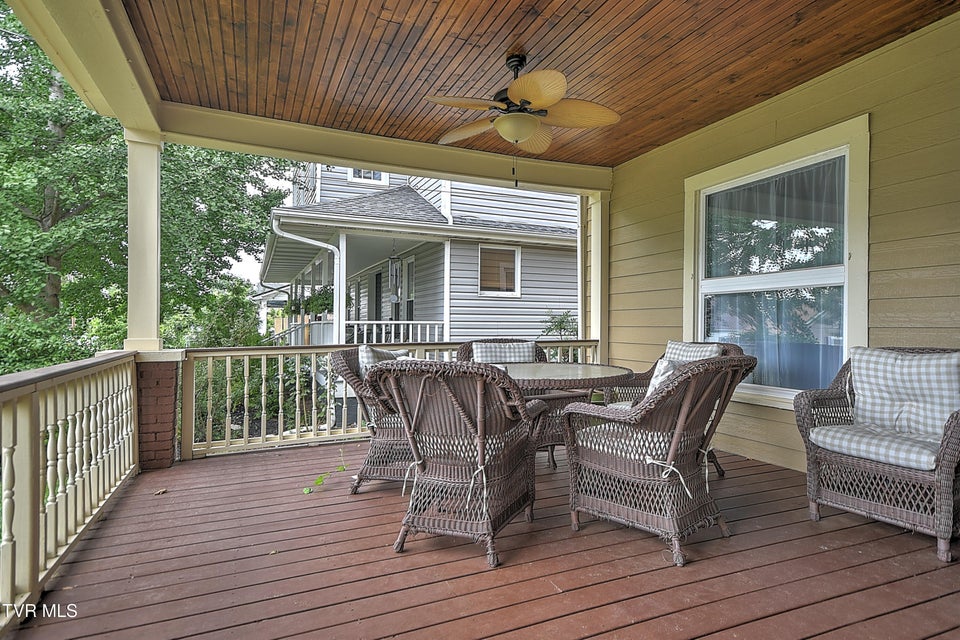 Photo #4: 725 Maryland Avenue