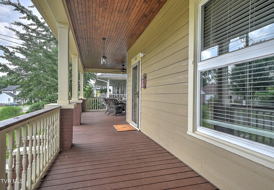 Photo #5: 725 Maryland Avenue