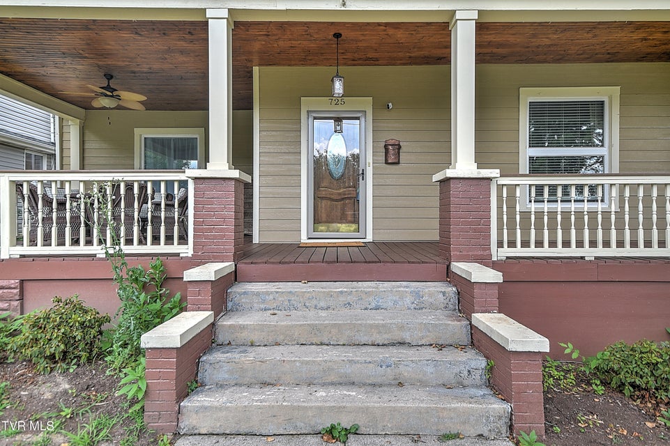 Photo #6: 725 Maryland Avenue