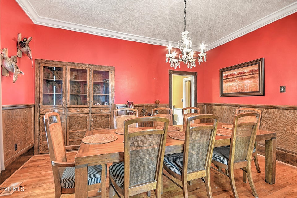 Photo #10: 725 Maryland Avenue