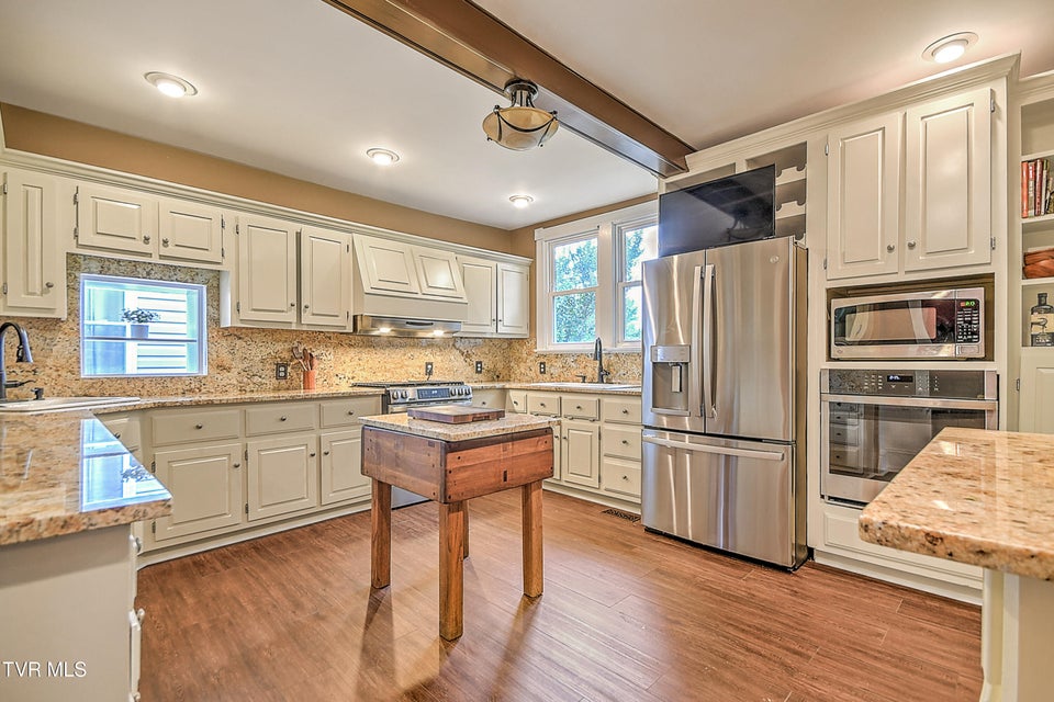 Photo #13: 725 Maryland Avenue
